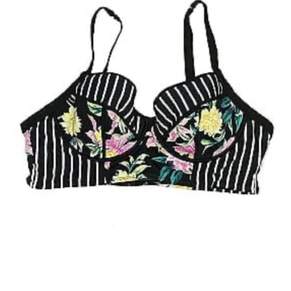 2 piece
Breezy Tropical Perfect Stripe
Top 4x
Bottom 2x - Picture 3 of 8